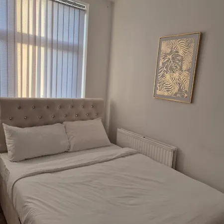 Affordably Elegant Close To Coop Live, Etihad Stadium And Centre Apartment *
