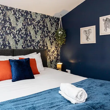 Contractors, 5 Bed, Sleeps 9, Free Parking & Wifi Hébergement de vacances