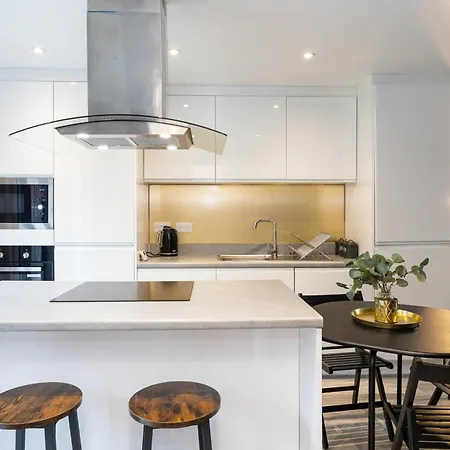 Contractors, 5 Bed, Sleeps 9, Free Parking & Wifi *