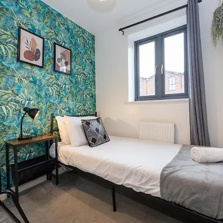 Hébergement de vacances Contractors, 5 Bed, Sleeps 9, Free Parking & Wifi *