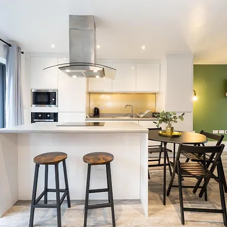 Contractors, 5 Bed, Sleeps 9, Free Parking & Wifi Hébergement de vacances Manchester