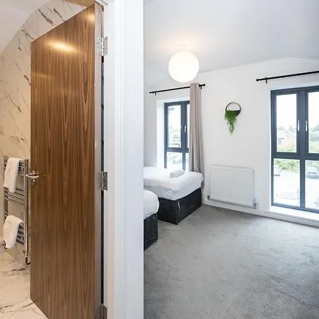 Hébergement de vacances Contractors, 5 Bed, Sleeps 9, Free Parking & Wifi Manchester