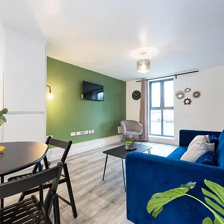 Contractors, 5 Bed, Sleeps 9, Free Parking & Wifi Hébergement de vacances Manchester