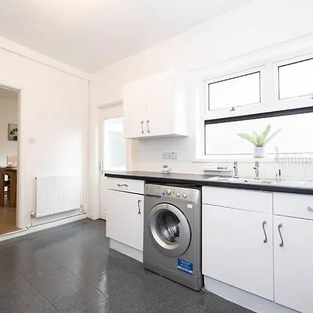 Bright & Modern 3 Bedroom Old Trafford * Manchester