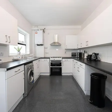 Bright & Modern 3 Bedroom Old Trafford Manchester