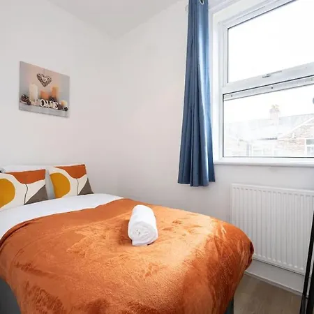 Apartment Bright & Modern 3 Bedroom Old Trafford