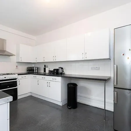 Bright & Modern 3 Bedroom Old Trafford