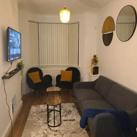 2bedroomhouse Sleeps5 Wifi Holiday home Manchester