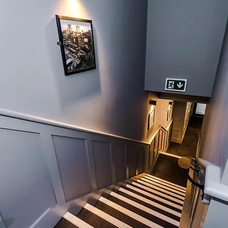 Stylish 3-bed - Roof Terrace & Parking