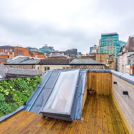 Vila Stylish 3-bed - Roof Terrace & Parking *