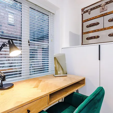 Stylish 3-bed - Roof Terrace & Parking Vila *