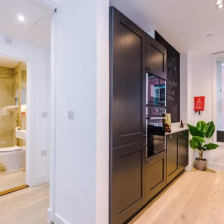 Stylish 3-bed - Roof Terrace & Parking Manchester