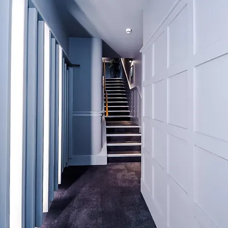 Villa Stylish 3-bed - Roof Terrace & Parking *