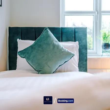 Large 3 Bed House Sleeps 7 By Host A