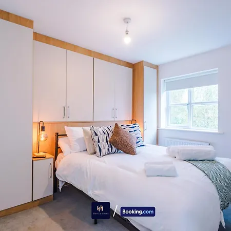 Large 3 Bed House Sleeps 7 By Host A