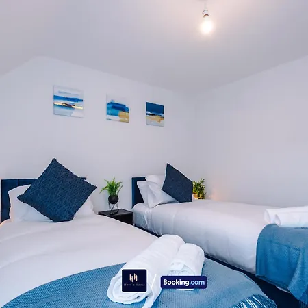 Large 3 Bed House Sleeps 7 By Host A *