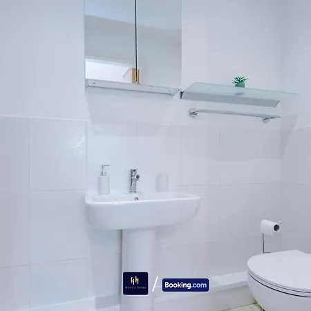 Semesterbostad Large 3 Bed House Sleeps 7 By Host A