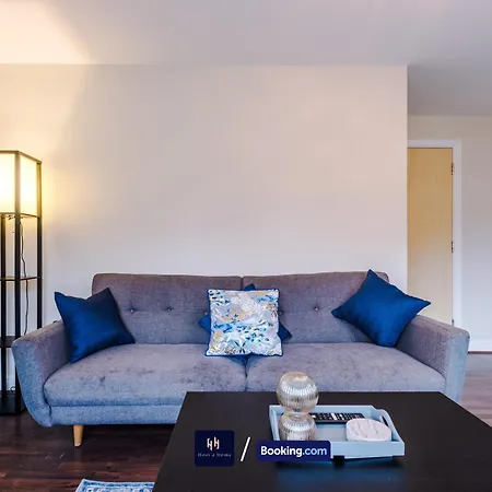Large 3 Bed House Sleeps 7 By Host A