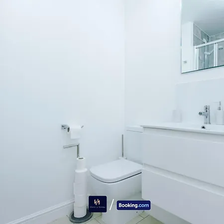Large 3 Bed House Sleeps 7 By Host A Semesterbostad *