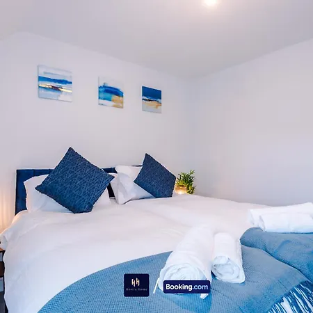 Large 3 Bed House Sleeps 7 By Host A Semesterbostad