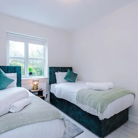 Tatil Evi Large 3 Bed House Sleeps 7 By Host A Manchester