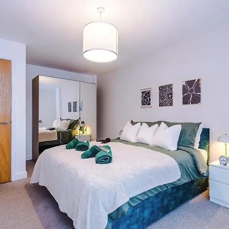 Apartament Sleeps 4, Prime Location, Balcony, Long Term Disc, Amazing Views Manchester