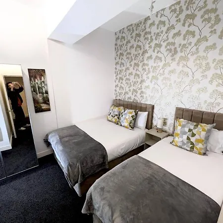 Homely 2 Bedroom Getaway - Free Parking, Transit Links, Close To Stadiums * Manchester