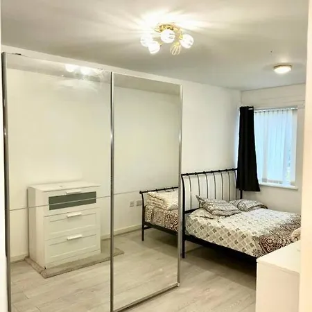 Modern City Centre Apartment *
