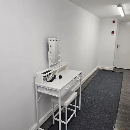 Apartment Basement Near City Centre *
