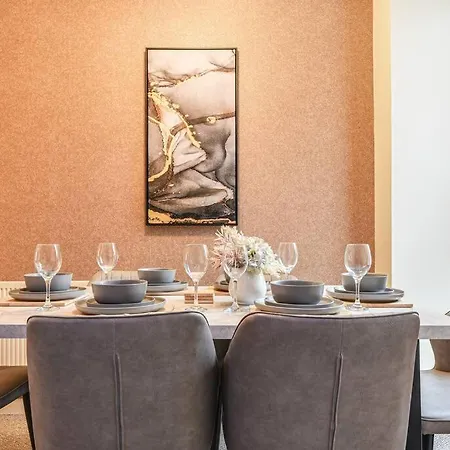 Etihad Stadium & Coop Live Stay, Free Parking, Garden & Easy Access Into Manchester