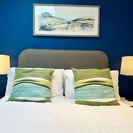Stunning Centre Duplex With Free Parking アパート