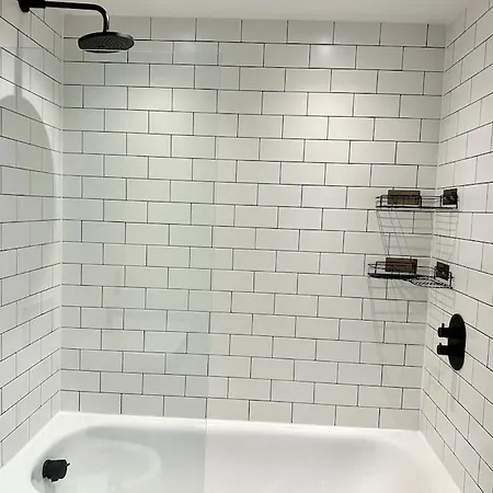 Stunning Centre Duplex With Free Parking *