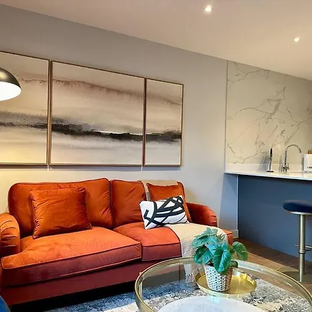 Stunning Centre Duplex With Free Parking アパート