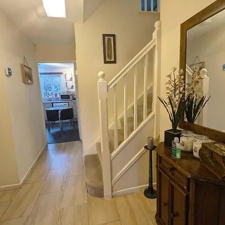 Spacious 4 Bed Riverside