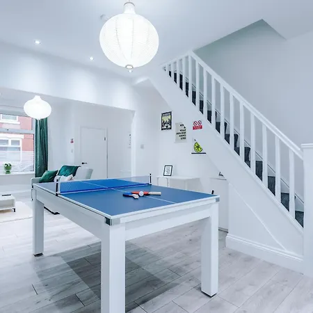 Sleeps 6, Pool Table, Free Parking, Perfect For Groups, Long Term Disc Lejlighed