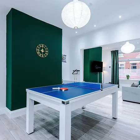 Sleeps 6, Pool Table, Free Parking, Perfect For Groups, Long Term Disc Apartment *
