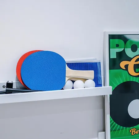 Sleeps 6, Pool Table, Free Parking, Perfect For Groups, Long Term Disc *