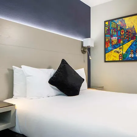 Mercure Piccadilly Hotel 4*