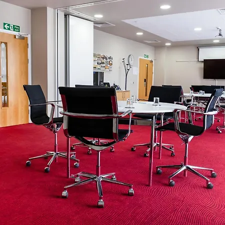 Manchester-mediacityuk By Ihg מלון סלפורד
