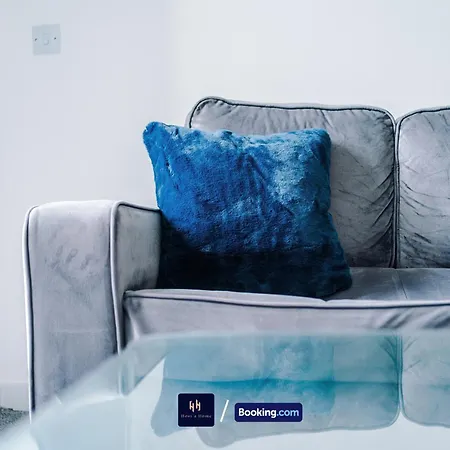 Modern 1 Bed With Balcony By Host A