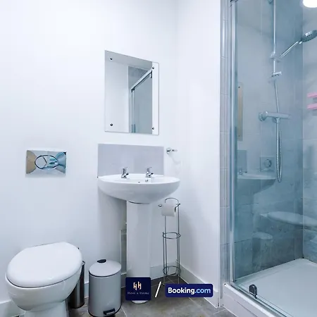 Modern 1 Bed With Balcony By Host A Apartment Manchester
