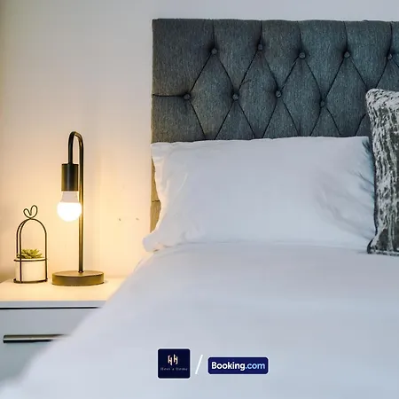 Modern 1 Bed With Balcony By Host A Apartment *