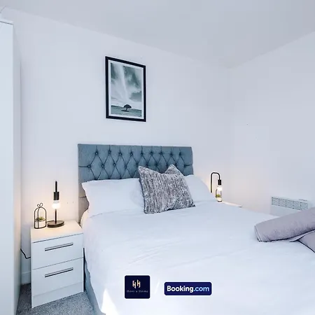 Modern 1 Bed With Balcony By Host A Apartment