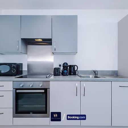 Modern 1 Bed With Balcony By Host A Apartment *