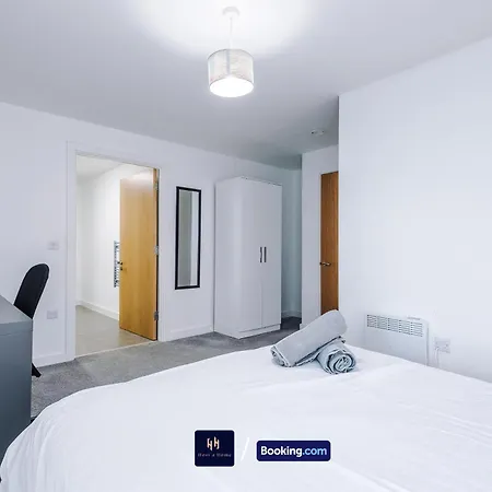 Apartment Large 2 Bedroom With Balcony By Host A Manchester