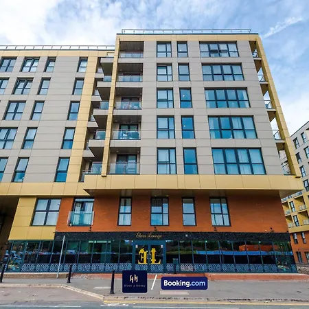 Large 2 Bedroom With Balcony By Host A *
