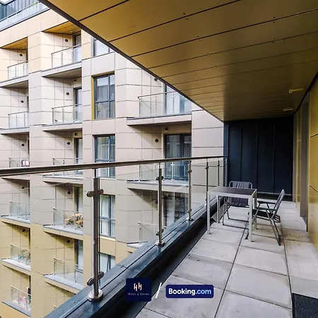 Large 2 Bedroom With Balcony By Host A Manchester