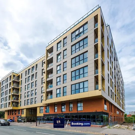 Large 2 Bedroom With Balcony By Host A Manchester
