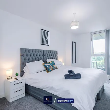Apartment Large 2 Bedroom With Balcony By Host A *