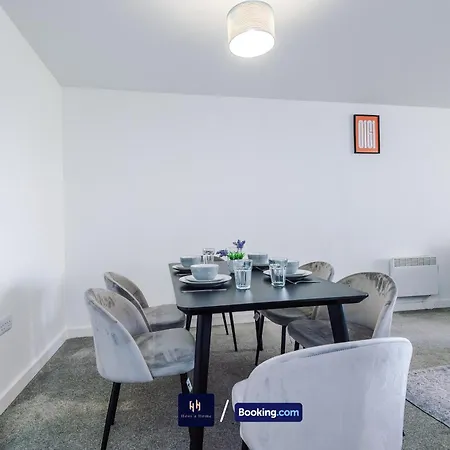 Apartment Large 2 Bedroom With Balcony By Host A Manchester